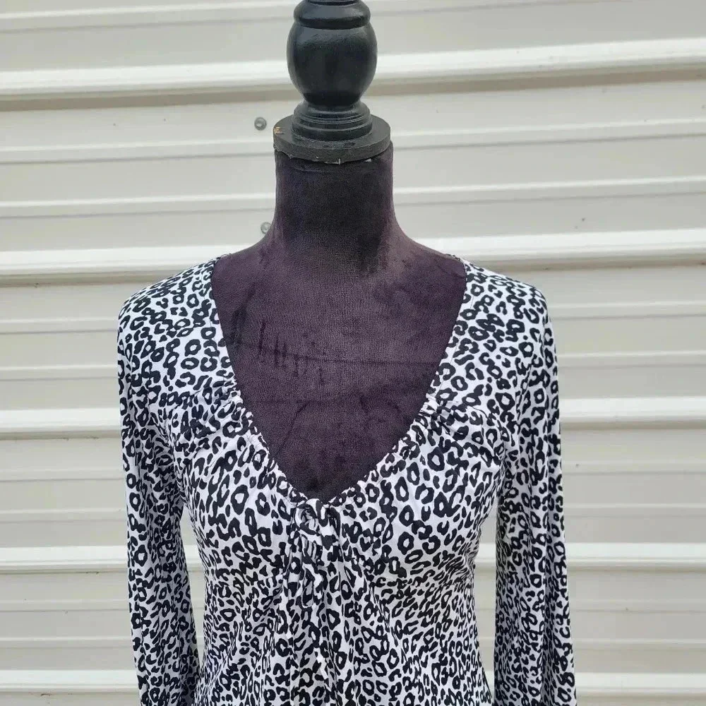 Michael Kors White Black Cheetah Leopard VNeck Tunic Shirt Stretch Bell Sleeve M - Picture 6 of 10